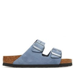 Klapki Birkenstock. Niebieskie klapki Birkenstock, bez wzorów, bez obcasa. Za 539.99 zł.