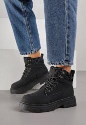 Czarne Trapery Zdobione Wzorzystymi Wstawkami Vetiane. Czarne trapery i śniegowce Born2be, z materiału. Za 129.99 zł.