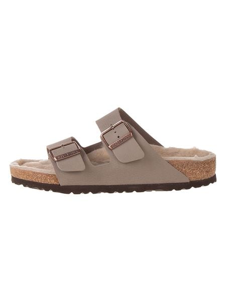 Birkenstock Klapki w kolorze brązowym rozmiar: 36. Brązowe klapki Birkenstock, bez wzorów, z otwartym noskiem, bez obcasa. Za 219.95 zł.