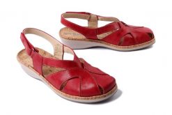 SUAVE 720131-04 ruby, sandały damskie. Czerwone sandały Suave, bez wzorów, bez obcasa, bez zapięcia. Za 394.90 zł.