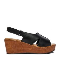 Sandały Lasocki. Czarne sandały Lasocki, bez wzorów, bez obcasa, na koturnie, bez zapięcia. Za 199.99 zł.