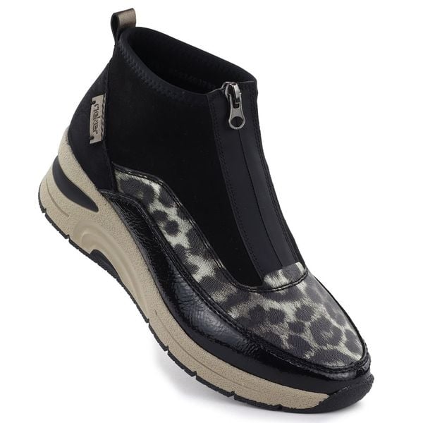 Botki damskie na koturnie czarne Rieker N9362-00. Czarne botki Rieker, bez wzorów, ze skóry ekologicznej, bez obcasa, na koturnie, bez zapięcia. Za 226.85 zł.