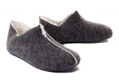 MANITU 340032-09 grau, kapcie damskie. Szare obuwie domowe Manitu, bez wzorów, bez zapięcia. Za 199.90 zł.