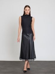 BGN Bluzka w kolorze czarnym rozmiar: 36. Czarne bluzki BGN, bez wzorów, bez kołnierzyka, bez ramiączek. Za 78.99 zł.