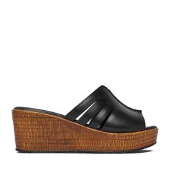 Klapki Lasocki. Czarne klapki Lasocki, bez wzorów, bez obcasa. Za 179.99 zł.