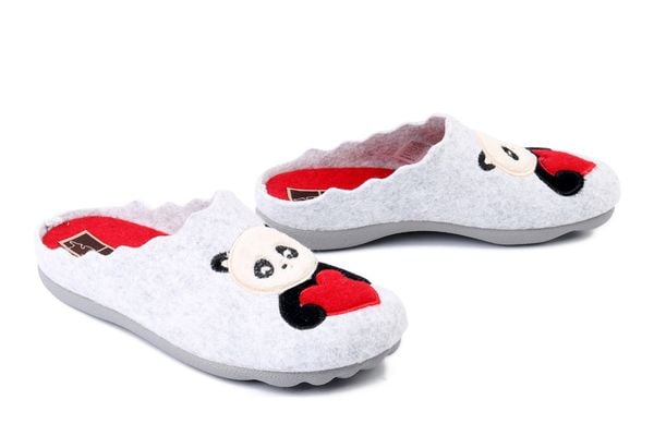 MANITU 320287-91 hellgrau, kapcie damskie. Szare obuwie domowe Manitu, bez wzorów, bez zapięcia. Za 153.93 zł.