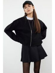 Trendyol Kurtka w kolorze czarnym rozmiar: M. Czarne kurtki Trendyol, m, bez wzorów, bez kaptura. Za 100.99 zł.