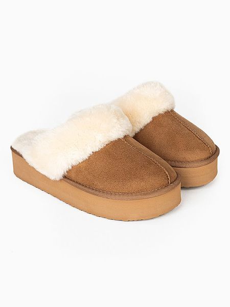 Blackfield Kapcie "Emilija" w kolorze jasnobrązowym rozmiar: 38. Brązowe obuwie domowe Blackfield, bez wzorów, z materiału, z okrągłym noskiem, bez zapięcia. Za 118.01 zł.