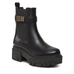 Botki Guess. Czarne botki Guess, z aplikacjami, bez obcasa, na płaskiej podeszwie, bez zapięcia. Za 839.99 zł.