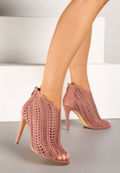 Różowe Sandały Vices na Szpilce z Ażurową Cholewką Selmira. Czerwone sandały Born2be, w ażurowe wzory, eleganckie, bez obcasa, na obcasie, bez zapięcia. Za 139.99 zł.