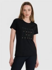4F T-shirt regular z nadrukiem damski - czarny M. Czarne t-shirty 4f, m, bez wzorów, z bawełny, bez kołnierzyka, bez ramiączek. W wyprzedaży za 39.99 zł.