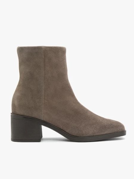 Szare botki na słupku ze skóry welurowej. Szare botki Brawo sp. z o.o., bez wzorów, ze skóry, bez obcasa, na obcasie, bez zapięcia. Za 449.99 zł.