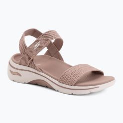 Sandały damskie SKECHERS Go Walk Arch Fit 2.0. Fioletowe sandały Skechers, bez wzorów, bez obcasa, bez zapięcia. Za 299.99 zł.