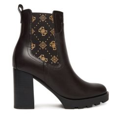 Botki Guess. Brązowe botki Guess, z aplikacjami, bez obcasa, na słupku, bez zapięcia. Za 479.99 zł.