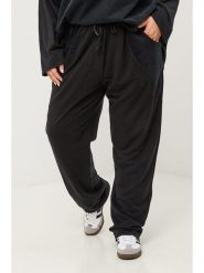 Curvy Lady Spodnie w kolorze czarnym rozmiar: 48/50. Czarne spodnie materiałowe Curvy Lady, na co dzień, bez wzorów, z materiału, z standardowym stanem. Za 152.99 zł.