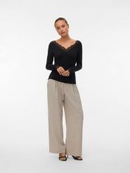 Vero Moda Bluzka w kolorze czarnym rozmiar: L. Czarne bluzki Vero Moda, l, bez wzorów, z koronki, bez kołnierzyka, bez ramiączek. Za 77.95 zł.