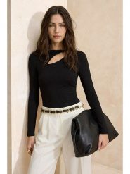 Trendyol Bluzka w kolorze czarnym rozmiar: M. Czarne bluzki Trendyol, m, bez wzorów, z wiskozy, bez kołnierzyka, bez ramiączek. Za 52.99 zł.