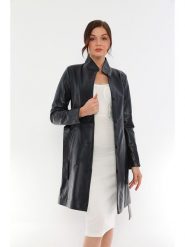 Basics & More Skórzany płaszcz w kolorze czarnym rozmiar: XXL. Niebieskie płaszcze Basics & More, xxl, bez wzorów, ze skóry, bez kaptura. Za 549.06 zł.