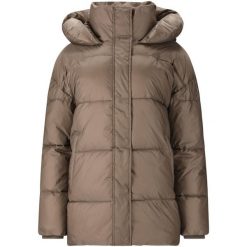 Damska kurtka puchowa Athlecia Moriarty. Brązowe kurtki narciarskie Athlecia, bez wzorów, z puchu, bez kaptura, narciarskie. W wyprzedaży za 642.50 zł.