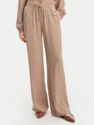 Guess Spodnie materiałowe W6GB07 W1781 Beżowy Regular Fit. Brązowe spodnie materiałowe Guess, s, z aplikacjami, z materiału. Za 524.99 zł.