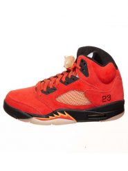 Air Jordan Sneakersy "5 Retro" w kolorze czerwono-czarnym rozmiar: 37,5. Czerwone trampki Air Jordan, bez wzorów, z materiału, za kostkę, bez zapięcia. Za 178.37 zł.