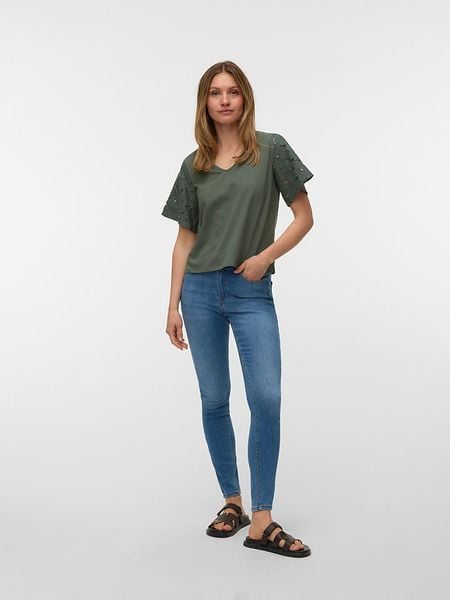 Vero Moda Bluzka w kolorze ciemnozielonym rozmiar: M. Zielone bluzki Vero Moda, m, bez wzorów, z bawełny, bez kołnierzyka, bez ramiączek. Za 90.95 zł.