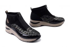 RIEKER N9362-00 black combination, botki damskie. Czarne botki Rieker, bez wzorów, bez obcasa, na koturnie, bez zapięcia. Za 349.90 zł.