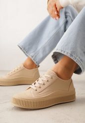 Ciemnobeżowe Klasyczne Trampki na Żłobionej Podeszwie Levanatia. Brązowe trampki Renee, bez wzorów, z jeansu, bez zapięcia. Za 69.99 zł.