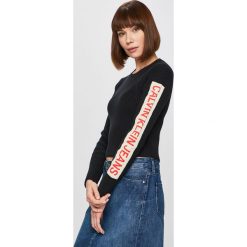 Calvin Klein Jeans - Sweter. Białe swetry Calvin Klein Jeans, l, z aplikacjami, z bawełny, bez ramiączek. W wyprzedaży za 239.90 zł.