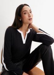 Bluzka z długim rękawem i rozcięciem. Czarne bluzki bonprix, bez wzorów, eleganckie, bez kołnierzyka, bez ramiączek. Za 79.99 zł.