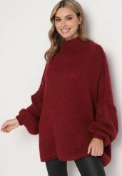 Bordowy Golf z Wełną o Kroju Oversize z Obniżoną Linią Ramion Lilenae. Czerwone golfy Born2be, bez wzorów, z jeansu, bez ramiączek. Za 209.99 zł.