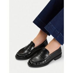 Lordsy JENNY. Czarne lordsy Jenny, bez wzorów, bez obcasa, bez zapięcia. Za 139.99 zł.