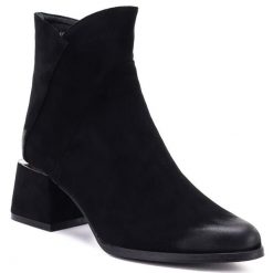 Botki damskie na obcasie zamszowe czarne Potocki SZ12875. Czarne botki POTOCKI, bez wzorów, ze skóry ekologicznej, bez obcasa, na obcasie, bez zapięcia. Za 169.99 zł.
