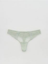 Majtki stringi z koronką - jasnozielony. Zielone stringi Reserved, bez wzorów, z koronki. Za 39.99 zł.