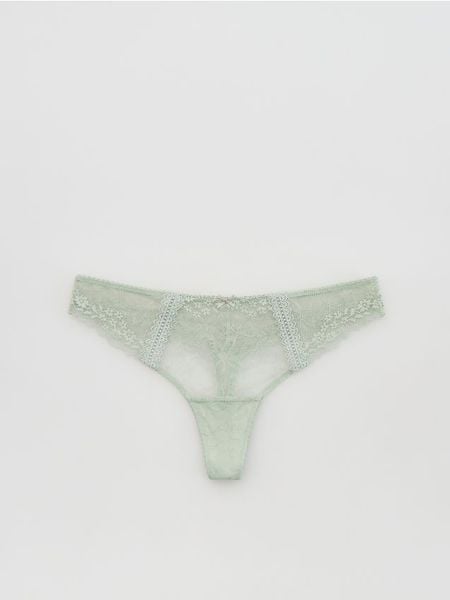Majtki stringi z koronką - jasnozielony. Zielone stringi Reserved, bez wzorów, z koronki. Za 39.99 zł.