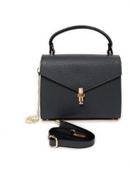 Mia Tomazzi Skórzana torebka "Barzini" w kolorze czarnym - 27 x 16 x 8 cm rozmiar: onesize. Czarne torby na ramię Mia Tomazzi, bez wzorów, z materiału, na ramię, bez dodatków. Za 304.99 zł.