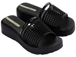 Klapki damskie Ipanema Essence. Czarne klapki Ipanema, bez wzorów, z gumy, bez obcasa. Za 199.00 zł.