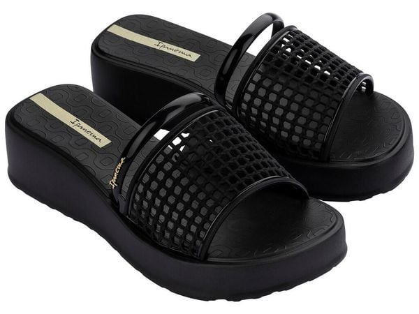 Klapki damskie Ipanema Essence. Czarne klapki Ipanema, bez wzorów, z gumy, bez obcasa. Za 199.00 zł.