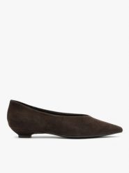 Ciemnobrązowe zabudowane baleriny ze skóry welurowej. Brązowe baleriny Ryłko, bez wzorów, z gumy, bez obcasa, na płaskiej podeszwie. Za 379.99 zł.