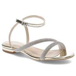 Złote Sandały Bayla Eleganckie Płaskie Buty. Żółte sandały Bayla, z aplikacjami, ze skóry ekologicznej, eleganckie, bez obcasa, na płaskiej podeszwie, bez zapięcia. Za 269.99 zł.