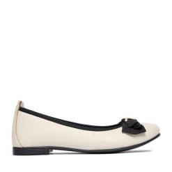 Baleriny MEXX. Białe baleriny Mexx, bez wzorów, bez obcasa. Za 249.99 zł.