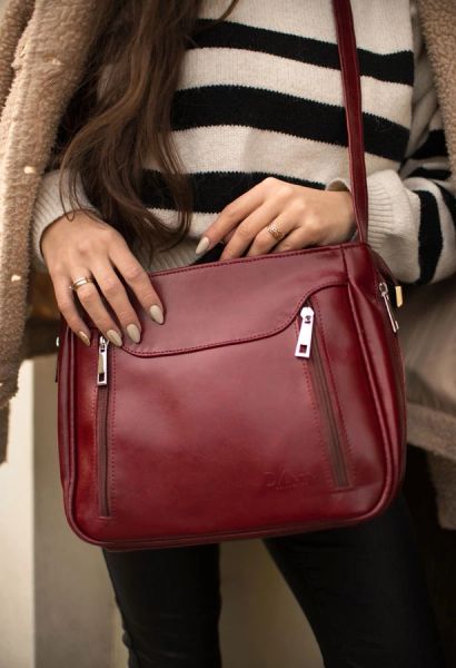 Listonoszka skórzana DAN-A t463 bordowa. Czerwone torebki klasyczne DAN-A, bez wzorów, ze skóry, bez dodatków. Za 279.99 zł.