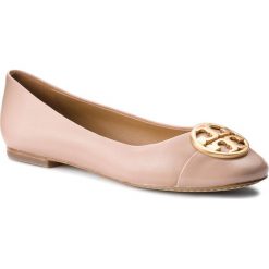 Baleriny TORY BURCH - Chelsea Cap-Toe Ballet 46882 Goan Sand/Goan Sand 268. Brązowe baleriny Tory Burch, bez wzorów, z materiału, bez obcasa. W wyprzedaży za 599.00 zł.