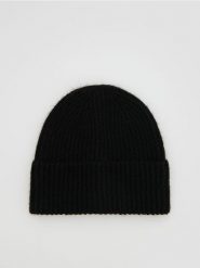 Prążkowana czapka beanie - czarny. Czarne czapki Reserved, bez wzorów, prążkowane. Za 49.99 zł.
