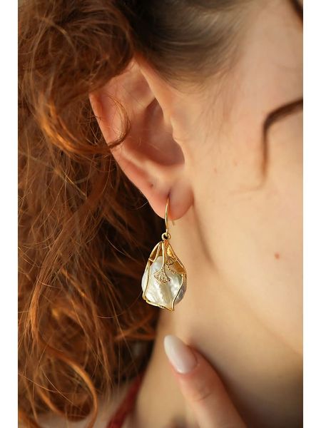 Pierres delicates Kolczyki w kolorze białym z perłami rozmiar: onesize. Białe kolczyki Pierres delicates, z perłą, z mosiądzu. Za 69.42 zł.