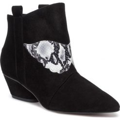 Botki L37 - Feel My Needs Z11AN18 Black/White. Czarne botki L37, bez wzorów, ze skóry, bez obcasa, na obcasie, bez zapięcia. Za 649.00 zł.