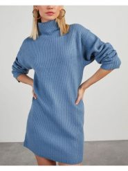 Milan Kiss Sukienka dzianinowa w kolorze błękitnym rozmiar: XL. Niebieskie sukienki Milan Kiss, na co dzień, xl, bez wzorów, z dzianiny, bez kołnierzyka, bez ramiączek, mini, proste. Za 165.99 zł.