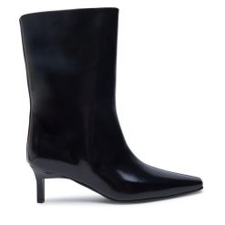 Botki Calvin Klein. Czarne botki Calvin Klein, bez wzorów, bez obcasa, na szpilce, bez zapięcia. Za 679.99 zł.