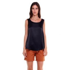 Satynowy top damski w kolorze czarno-białym. Czarne topy LEONE 1947 APPAREL, bez wzorów, z satyny, bez kołnierzyka, bez ramiączek. Za 84.16 zł.