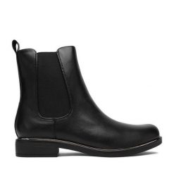 Botki Clara Barson. Czarne botki Clara Barson, bez wzorów, bez obcasa, na płaskiej podeszwie, bez zapięcia. Za 139.99 zł.